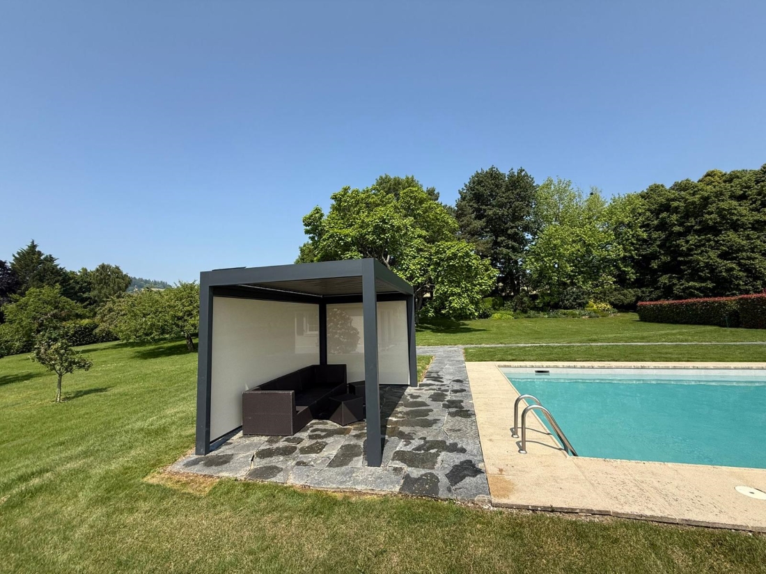 Pergola bioclimatique autonome